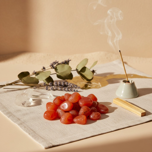 Pierre roulée en cornaline orange rouge polie